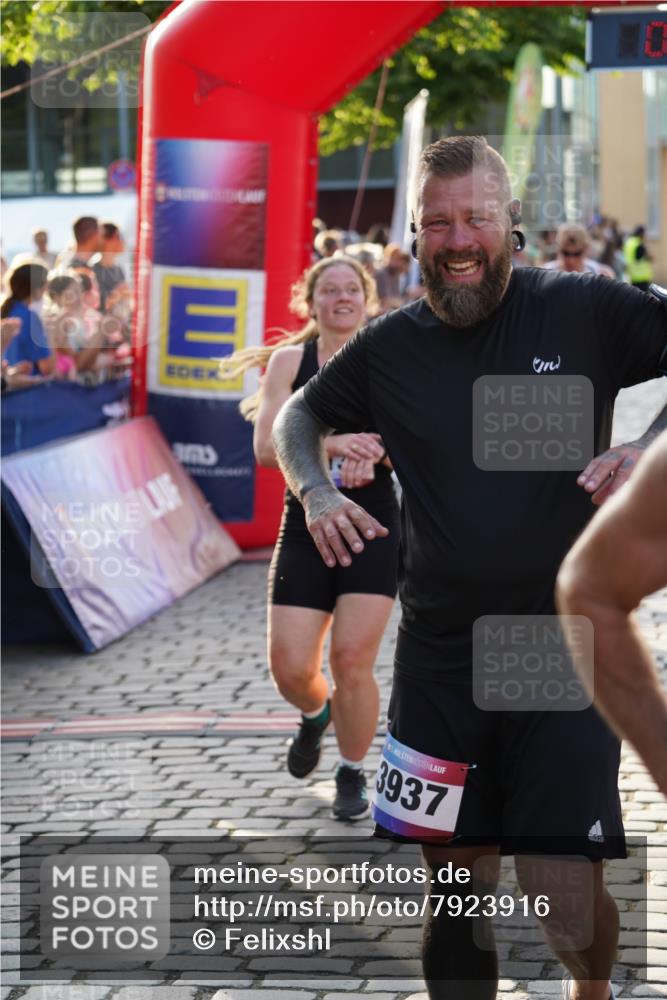 13.06.2025 - Holstenköstenlauf Felixshl http://msf.ph/oto/7923916 13.06.2025 19:56:41 Laufen 2089, 2133, 2136, 2272, 2471, 2572, 2865, 2942, 3215 meine-sportfotos.de