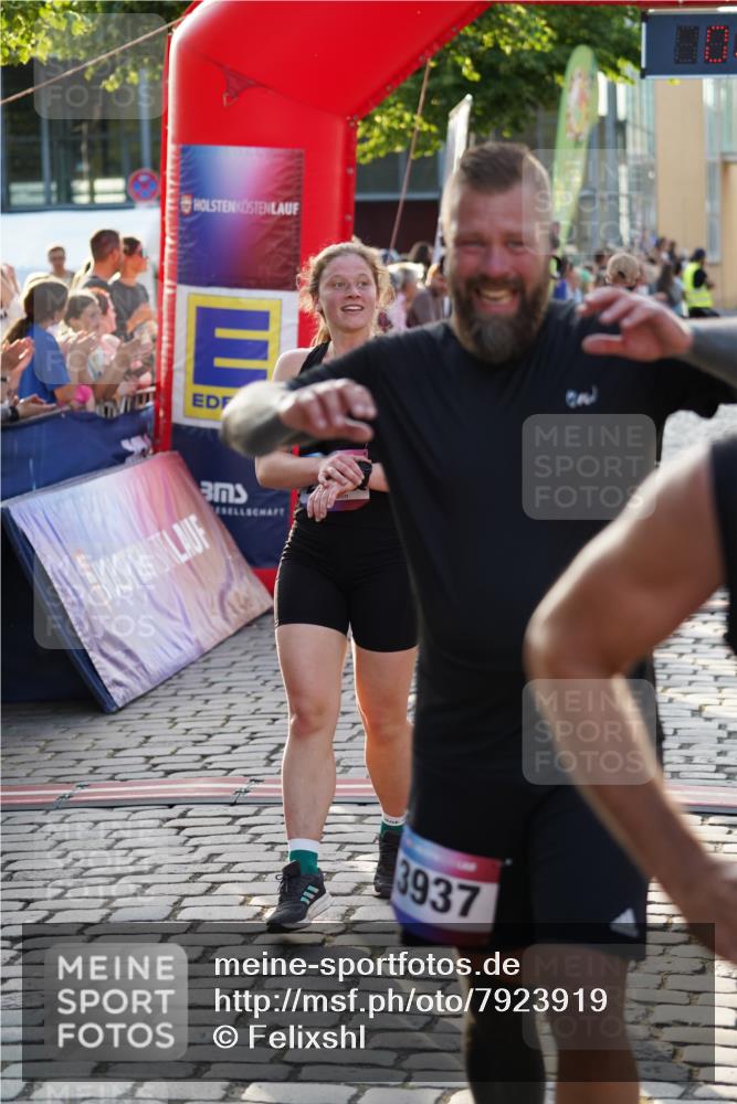 13.06.2025 - Holstenköstenlauf Felixshl http://msf.ph/oto/7923919 13.06.2025 19:56:41 Laufen 2089, 2133, 2136, 2272, 2471, 2572, 2865, 2942, 3215 meine-sportfotos.de
