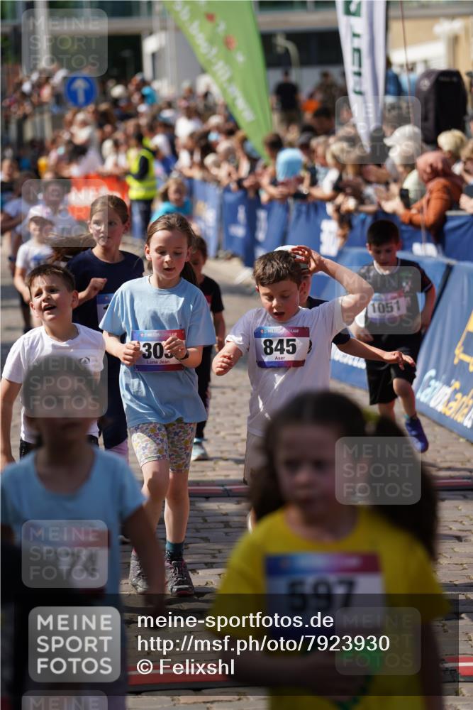 13.06.2025 - Holstenköstenlauf Felixshl http://msf.ph/oto/7923930 13.06.2025 16:08:43 Laufen 291, 303, 685, 686, 711, 839, 843, 845, 858, 859, 861, 964, 1051, 1208, 1214, 1305, 1311, 1314, 1315, 1857 meine-sportfotos.de