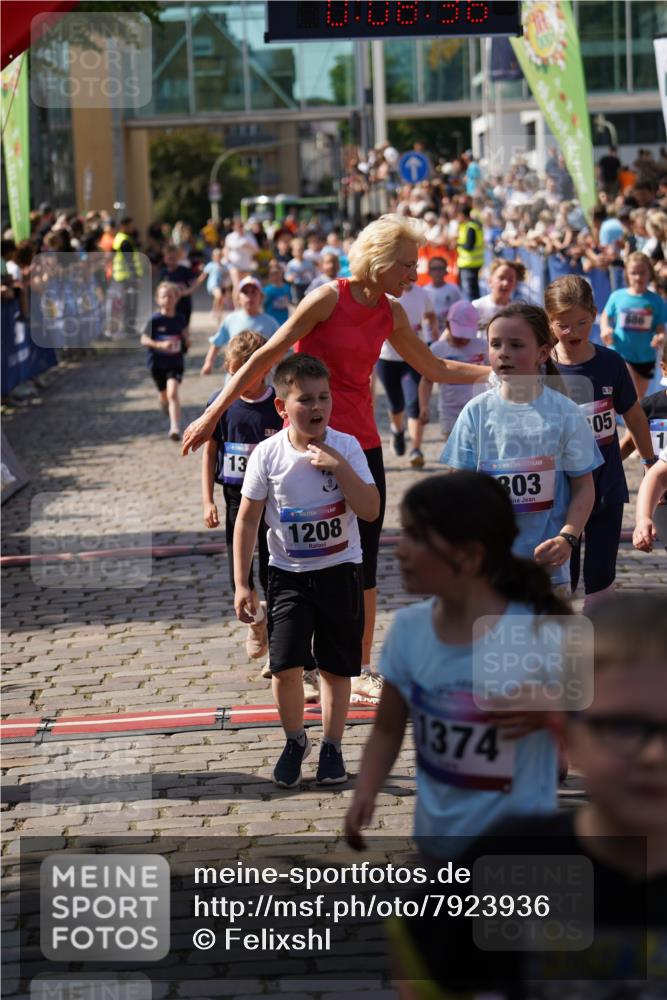 13.06.2025 - Holstenköstenlauf Felixshl http://msf.ph/oto/7923936 13.06.2025 16:08:45 Laufen 202, 290, 291, 303, 685, 686, 692, 711, 839, 843, 845, 858, 859, 861, 964, 1051, 1208, 1214, 1305, 1311, 1314, 1315, 1857 meine-sportfotos.de