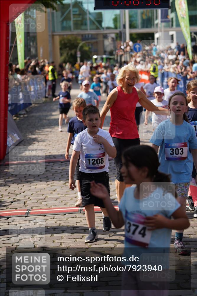 13.06.2025 - Holstenköstenlauf Felixshl http://msf.ph/oto/7923940 13.06.2025 16:08:45 Laufen 202, 290, 291, 303, 685, 686, 692, 711, 839, 843, 845, 858, 859, 861, 964, 1051, 1208, 1214, 1305, 1311, 1314, 1315, 1857 meine-sportfotos.de