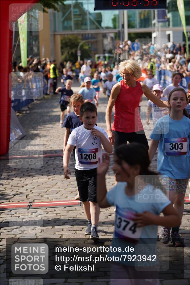 13.06.2025 - Holstenköstenlauf Felixshl http://msf.ph/oto/7923942 13.06.2025 16:08:45 Laufen 202, 290, 291, 303, 685, 686, 692, 711, 839, 843, 845, 858, 859, 861, 964, 1051, 1208, 1214, 1305, 1311, 1314, 1315, 1857 meine-sportfotos.de