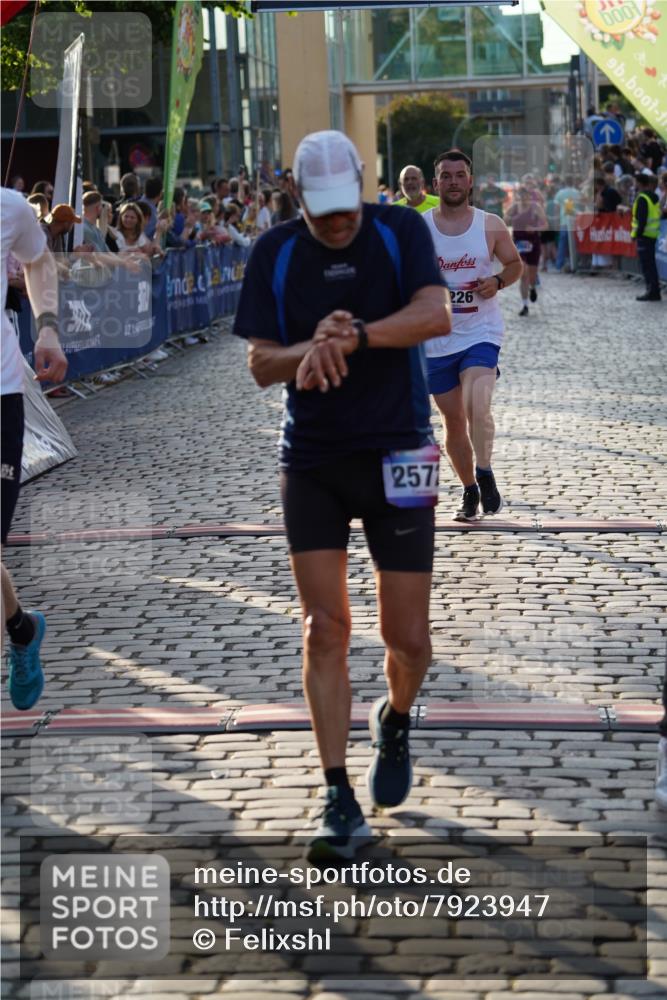 13.06.2025 - Holstenköstenlauf Felixshl http://msf.ph/oto/7923947 13.06.2025 19:56:53 Laufen 2036, 2264, 2471, 2572, 2611, 2663, 3226, 3770 meine-sportfotos.de