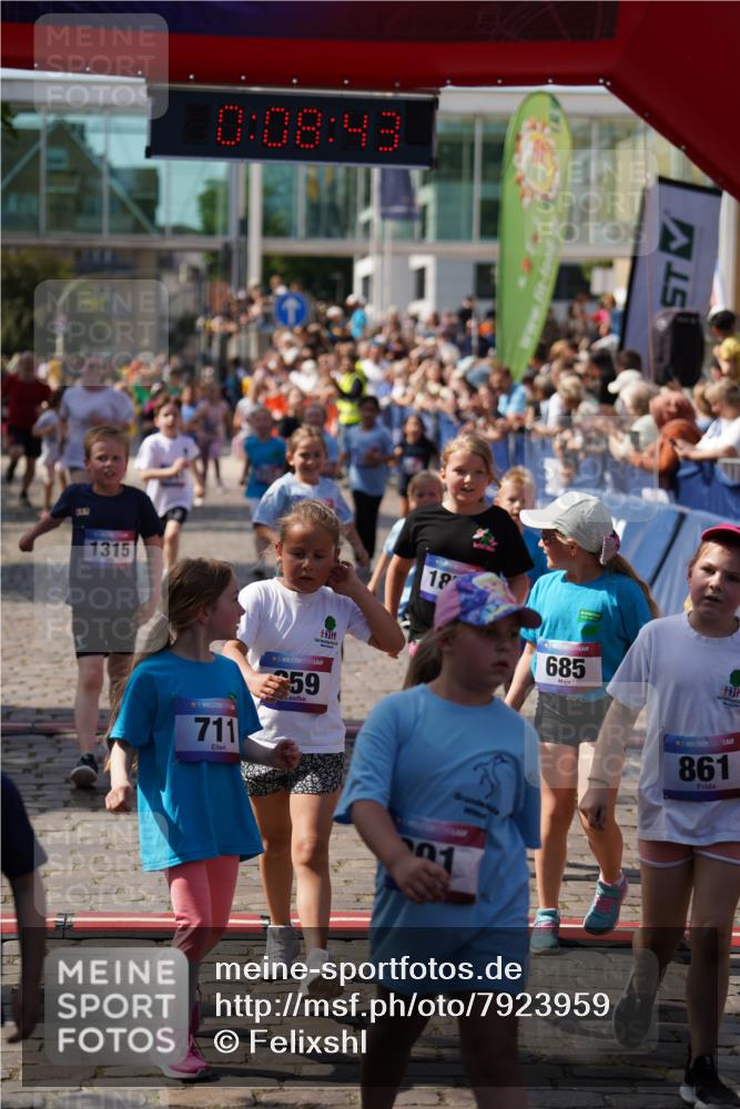 13.06.2025 - Holstenköstenlauf Felixshl http://msf.ph/oto/7923959 13.06.2025 16:08:52 Laufen 198, 200, 202, 290, 292, 440, 457, 682, 685, 692, 704, 711, 717, 841, 858, 859, 971, 972, 1182, 1311, 1315, 1857 meine-sportfotos.de