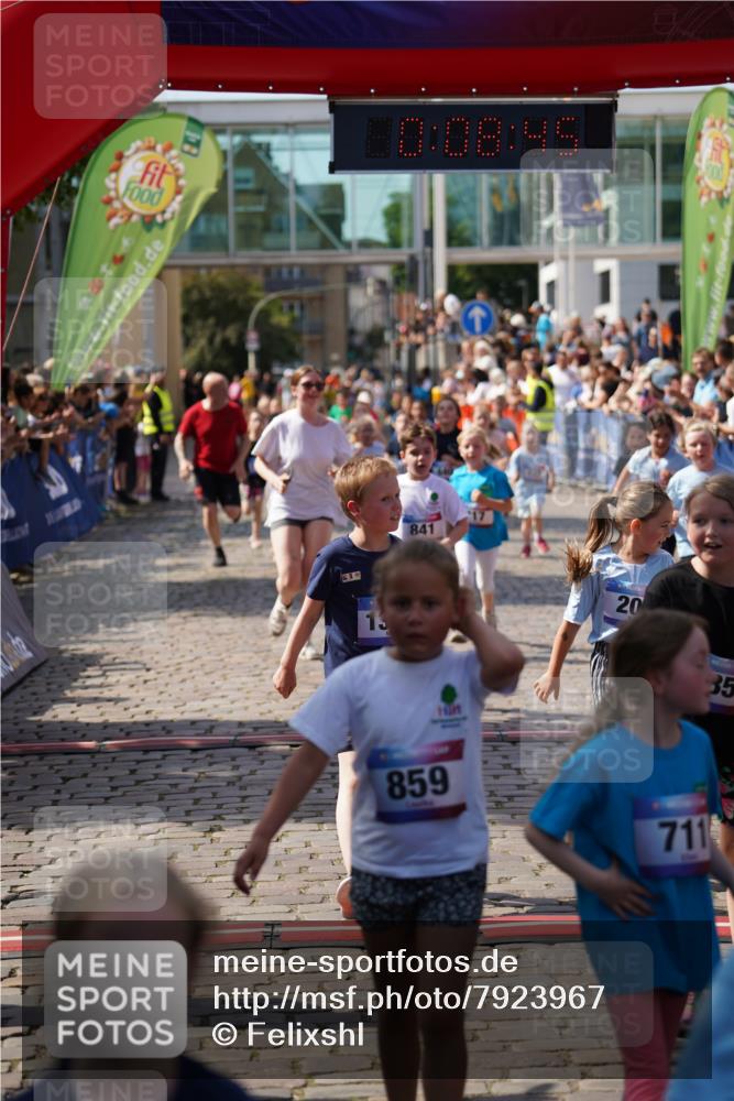 13.06.2025 - Holstenköstenlauf Felixshl http://msf.ph/oto/7923967 13.06.2025 16:08:54 Laufen 198, 200, 202, 290, 292, 318, 437, 440, 457, 599, 682, 685, 692, 704, 711, 717, 841, 971, 972, 977, 1182, 1315, 1820, 1857 meine-sportfotos.de