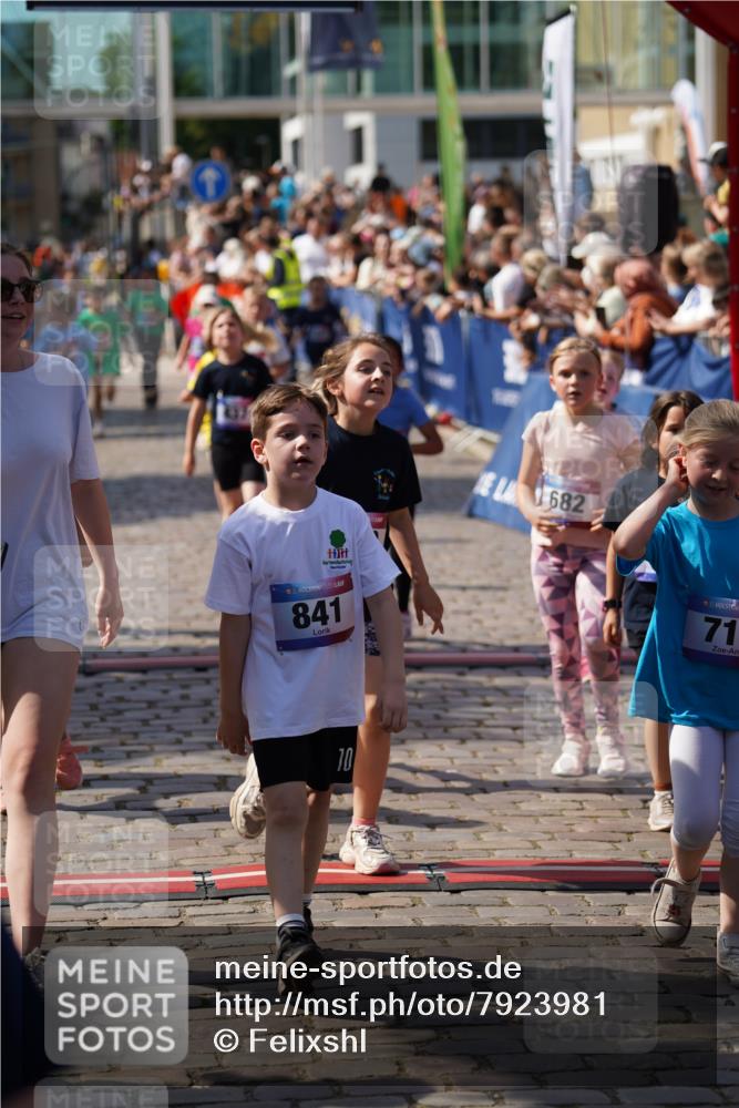 13.06.2025 - Holstenköstenlauf Felixshl http://msf.ph/oto/7923981 13.06.2025 16:08:59 Laufen 198, 200, 292, 299, 318, 437, 440, 443, 447, 457, 599, 682, 704, 717, 841, 849, 971, 972, 977, 1047, 1049, 1050, 1182, 1307, 1820 meine-sportfotos.de