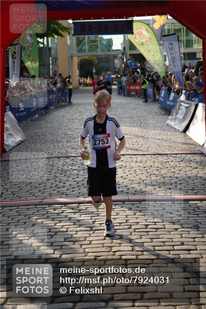 13.06.2025 - Holstenköstenlauf Felixshl http://msf.ph/oto/7924031 13.06.2025 19:57:35 Laufen 2753, 3655, 3808, 3816 meine-sportfotos.de