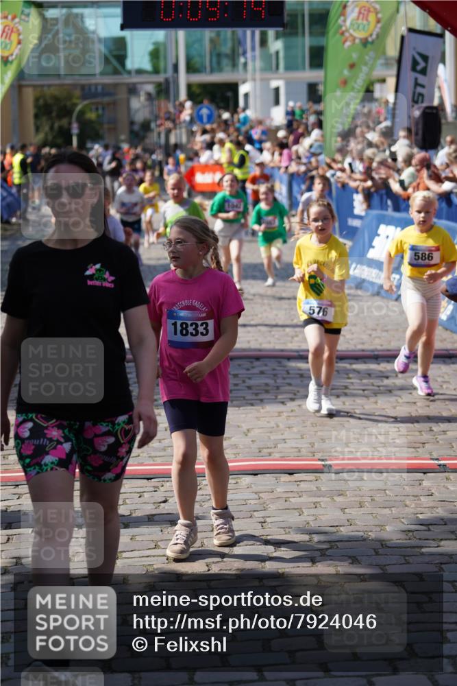 13.06.2025 - Holstenköstenlauf Felixshl http://msf.ph/oto/7924046 13.06.2025 16:09:23 Laufen 211, 576, 586, 600, 689, 690, 707, 708, 852, 978, 979, 1042, 1052, 1424, 1833 meine-sportfotos.de