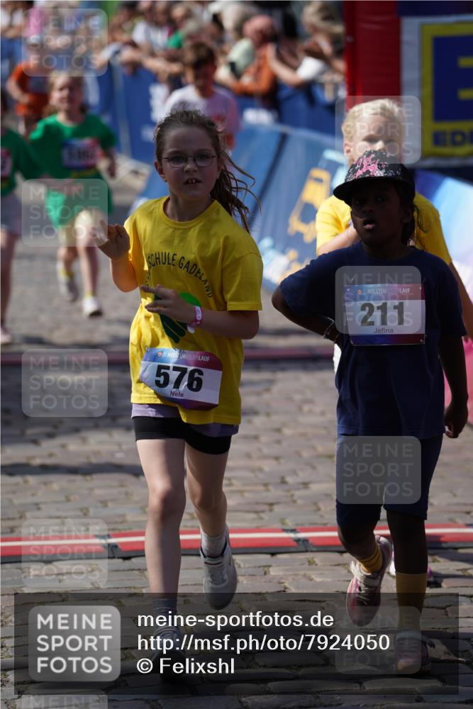 13.06.2025 - Holstenköstenlauf Felixshl http://msf.ph/oto/7924050 13.06.2025 16:09:25 Laufen 576, 586, 600, 689, 690, 707, 708, 852, 968, 978, 979, 1042, 1052, 1203, 1424, 1833 meine-sportfotos.de
