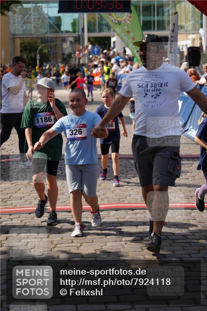 13.06.2025 - Holstenköstenlauf Felixshl http://msf.ph/oto/7924118 13.06.2025 16:09:45 Laufen 326, 583, 598, 713, 969, 980, 1186, 1205, 1308, 1312, 2000 meine-sportfotos.de