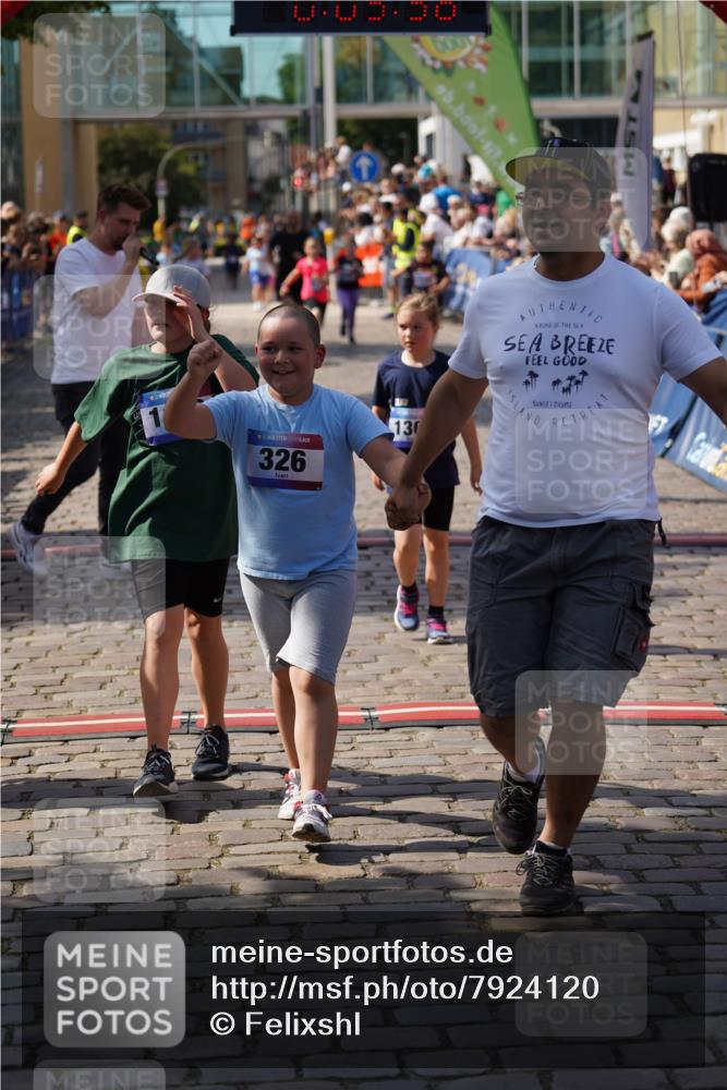 13.06.2025 - Holstenköstenlauf Felixshl http://msf.ph/oto/7924120 13.06.2025 16:09:45 Laufen 326, 583, 598, 713, 969, 980, 1186, 1205, 1308, 1312, 2000 meine-sportfotos.de