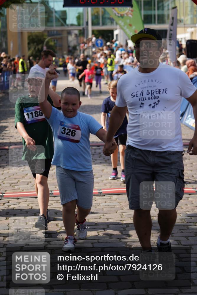 13.06.2025 - Holstenköstenlauf Felixshl http://msf.ph/oto/7924126 13.06.2025 16:09:45 Laufen 326, 583, 598, 713, 969, 980, 1186, 1205, 1308, 1312, 2000 meine-sportfotos.de