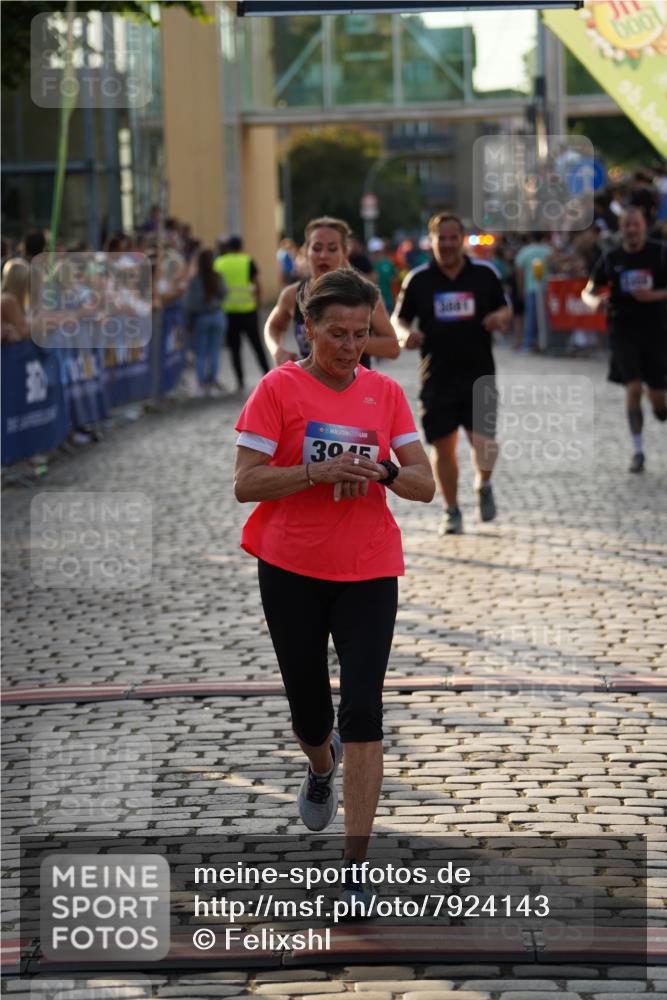 13.06.2025 - Holstenköstenlauf Felixshl http://msf.ph/oto/7924143 13.06.2025 19:58:18 Laufen 2458, 2789, 3881, 3945 meine-sportfotos.de