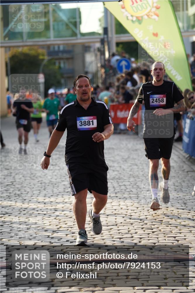 13.06.2025 - Holstenköstenlauf Felixshl http://msf.ph/oto/7924153 13.06.2025 19:58:20 Laufen 2458, 2789, 3881, 3945 meine-sportfotos.de