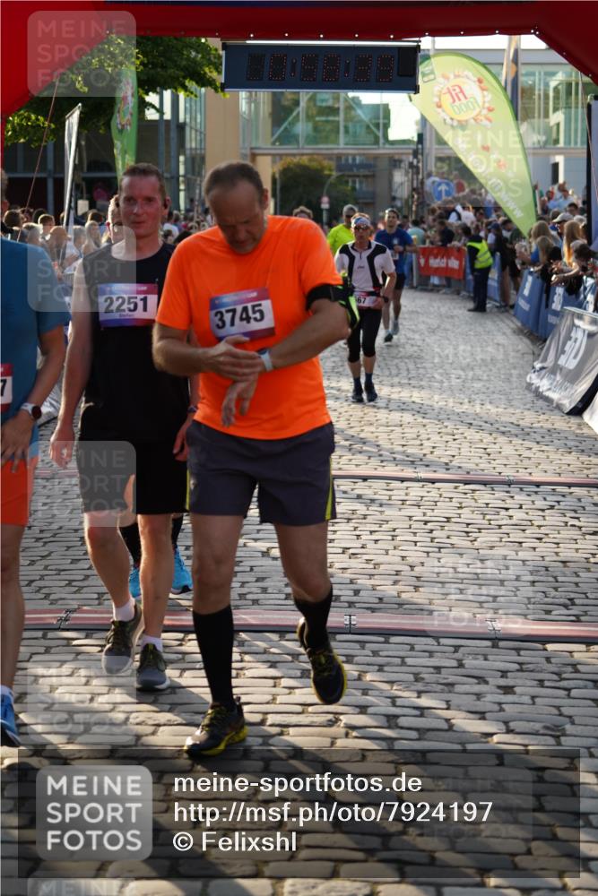 13.06.2025 - Holstenköstenlauf Felixshl http://msf.ph/oto/7924197 13.06.2025 19:58:38 Laufen 2251, 2567, 2575, 2992, 3065, 3251, 3609, 3727, 3730, 3745, 3838 meine-sportfotos.de