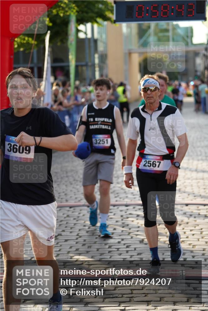 13.06.2025 - Holstenköstenlauf Felixshl http://msf.ph/oto/7924207 13.06.2025 19:58:42 Laufen 2567, 2992, 3065, 3251, 3609, 3730, 3838 meine-sportfotos.de