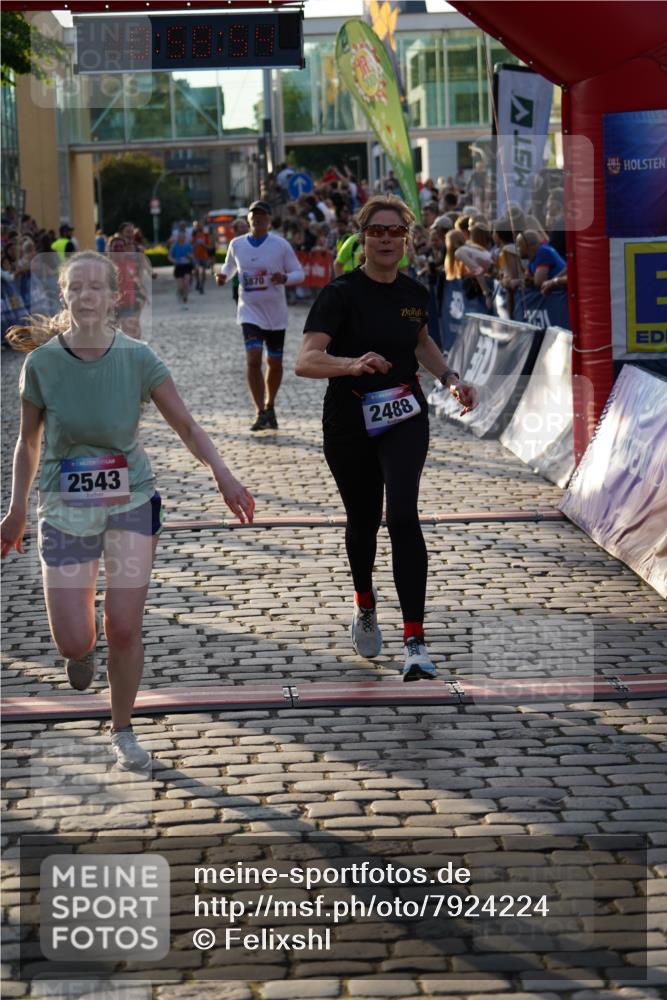 13.06.2025 - Holstenköstenlauf Felixshl http://msf.ph/oto/7924224 13.06.2025 19:58:53 Laufen 2488, 2543, 3851, 3870, 3876, 3880, 3965 meine-sportfotos.de