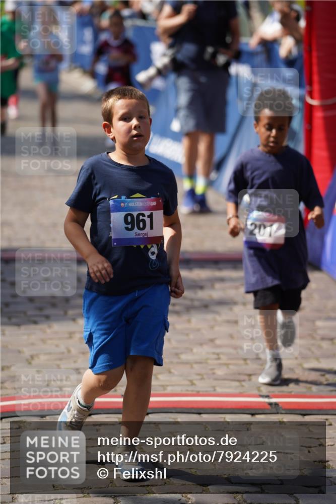 13.06.2025 - Holstenköstenlauf Felixshl http://msf.ph/oto/7924225 13.06.2025 16:10:07 Laufen 115, 119, 122, 190, 201, 705, 866, 961, 1834 meine-sportfotos.de