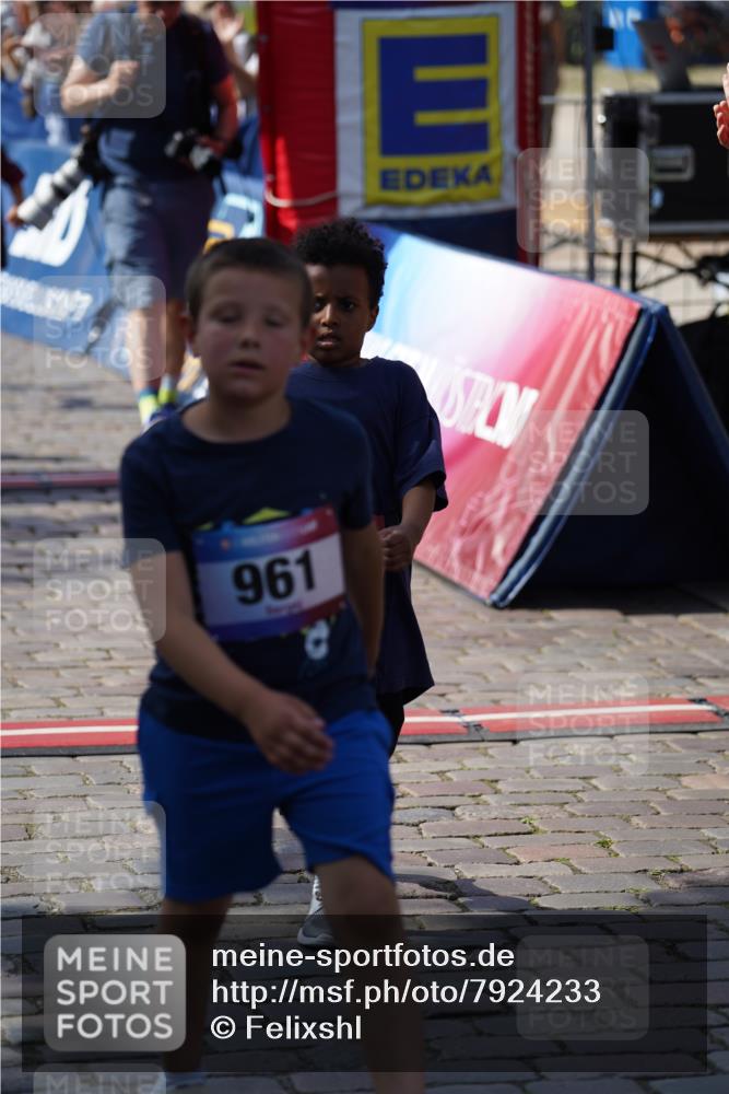 13.06.2025 - Holstenköstenlauf Felixshl http://msf.ph/oto/7924233 13.06.2025 16:10:08 Laufen 115, 119, 122, 190, 201, 455, 705, 866, 961, 1834 meine-sportfotos.de