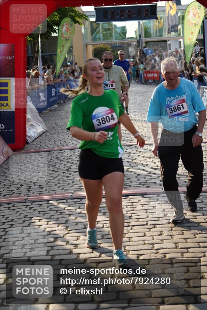 13.06.2025 - Holstenköstenlauf Felixshl http://msf.ph/oto/7924280 13.06.2025 19:59:15 Laufen 2578, 2834, 3804, 3861 meine-sportfotos.de
