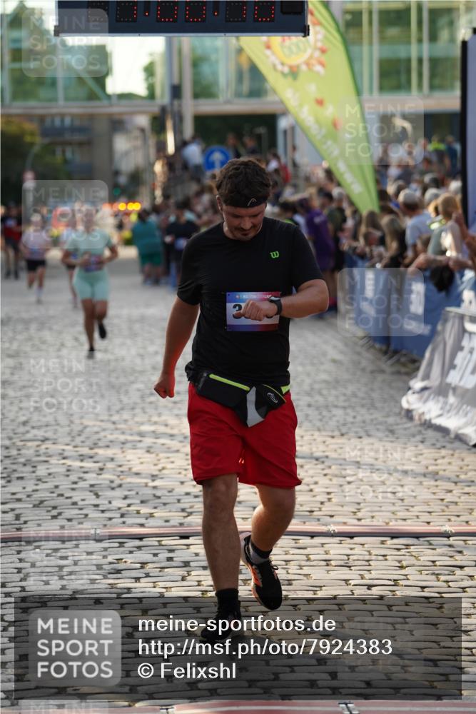13.06.2025 - Holstenköstenlauf Felixshl http://msf.ph/oto/7924383 13.06.2025 20:00:10 Laufen 2248, 2254, 2301, 2321, 3836 meine-sportfotos.de
