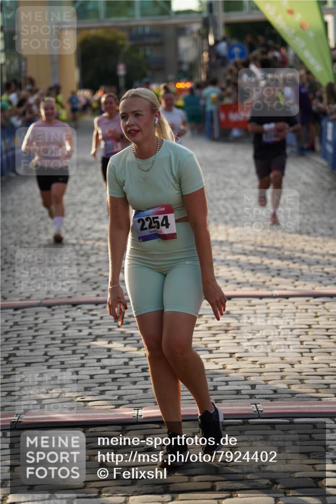 13.06.2025 - Holstenköstenlauf Felixshl http://msf.ph/oto/7924402 13.06.2025 20:00:16 Laufen 2248, 2249, 2254, 2301, 2321, 3187 meine-sportfotos.de