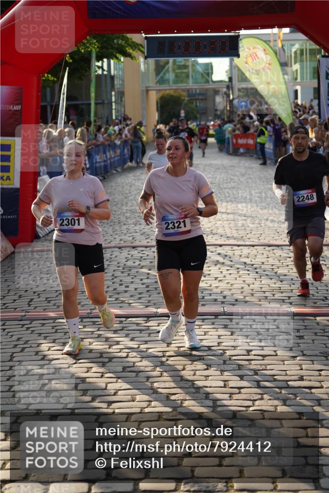 13.06.2025 - Holstenköstenlauf Felixshl http://msf.ph/oto/7924412 13.06.2025 20:00:20 Laufen 2248, 2249, 2301, 2321, 3083, 3187 meine-sportfotos.de