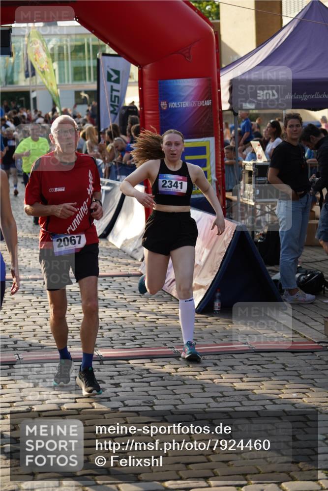13.06.2025 - Holstenköstenlauf Felixshl http://msf.ph/oto/7924460 13.06.2025 20:00:34 Laufen 2067, 2111, 2237, 2260, 2261, 2340, 2341, 2360, 2927, 3623, 3763, 3985 meine-sportfotos.de