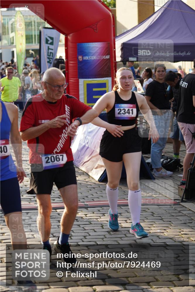 13.06.2025 - Holstenköstenlauf Felixshl http://msf.ph/oto/7924469 13.06.2025 20:00:35 Laufen 2067, 2111, 2140, 2237, 2260, 2261, 2340, 2341, 2360, 2927, 3623, 3763, 3985 meine-sportfotos.de