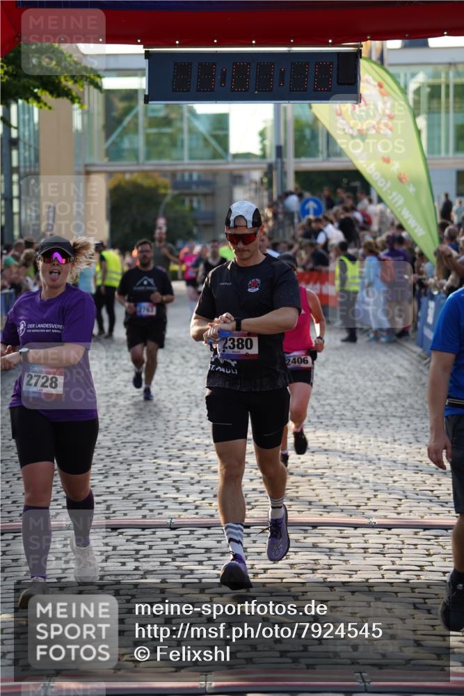 13.06.2025 - Holstenköstenlauf Felixshl http://msf.ph/oto/7924545 13.06.2025 20:01:09 Laufen 2380, 2406, 2728, 2763, 2766, 2841, 2889, 3138, 3934, 3986 meine-sportfotos.de