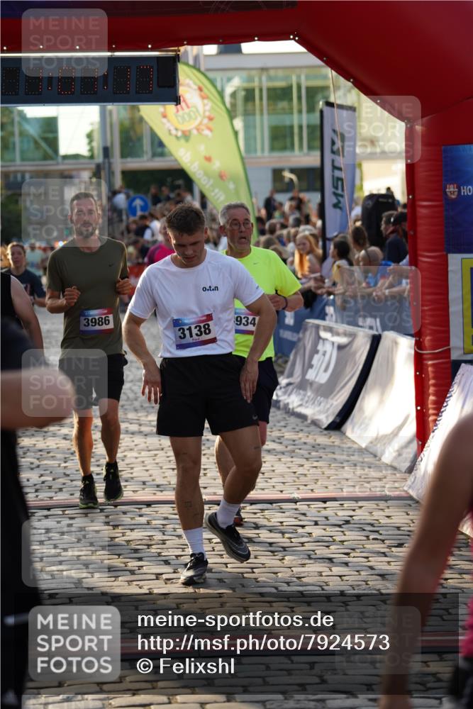 13.06.2025 - Holstenköstenlauf Felixshl http://msf.ph/oto/7924573 13.06.2025 20:01:16 Laufen 2763, 2766, 2889, 3138, 3170, 3174, 3934, 3986 meine-sportfotos.de