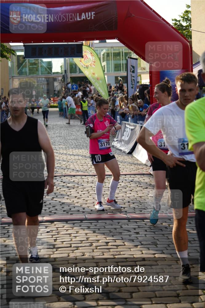 13.06.2025 - Holstenköstenlauf Felixshl http://msf.ph/oto/7924587 13.06.2025 20:01:21 Laufen 2889, 3170, 3174, 3959 meine-sportfotos.de