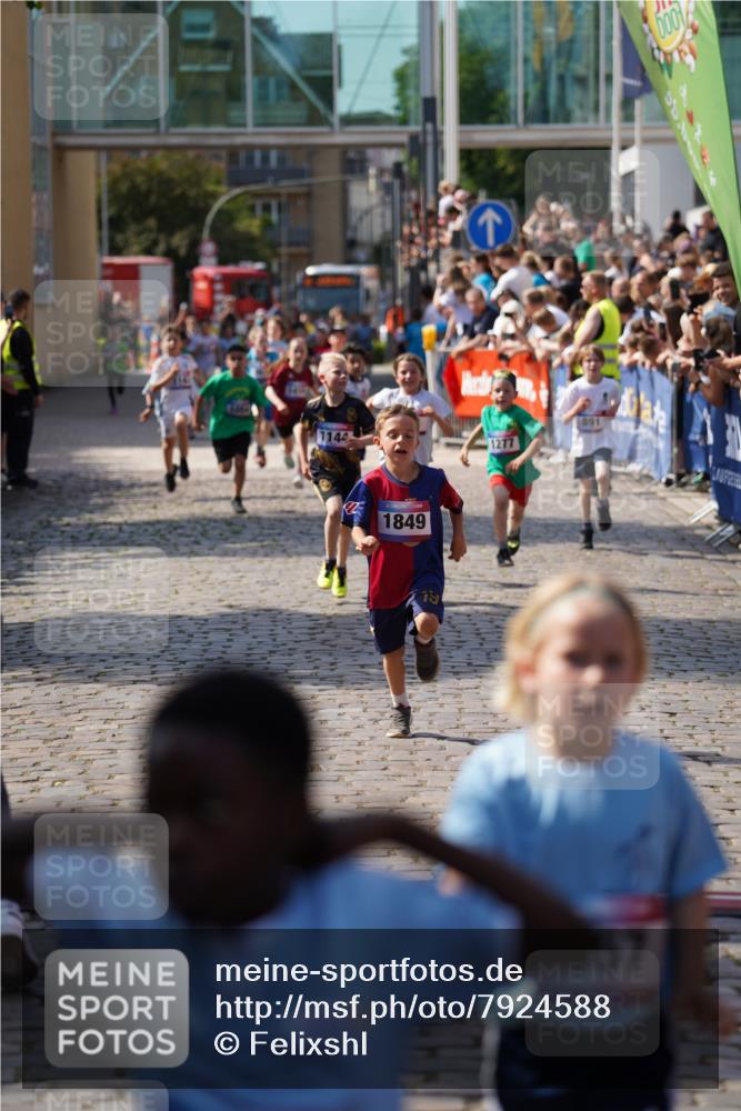 13.06.2025 - Holstenköstenlauf Felixshl http://msf.ph/oto/7924588 13.06.2025 16:20:58 Laufen 357, 358, 891, 983, 993, 1054, 1143, 1144, 1277, 1397, 1415, 1849 meine-sportfotos.de