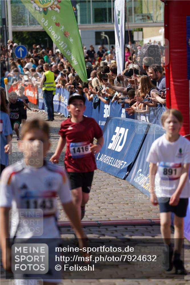 13.06.2025 - Holstenköstenlauf Felixshl http://msf.ph/oto/7924632 13.06.2025 16:21:07 Laufen 19, 156, 349, 352, 358, 361, 492, 722, 743, 891, 993, 1003, 1054, 1061, 1075, 1143, 1275, 1330, 1397, 1415, 1416, 1425 meine-sportfotos.de
