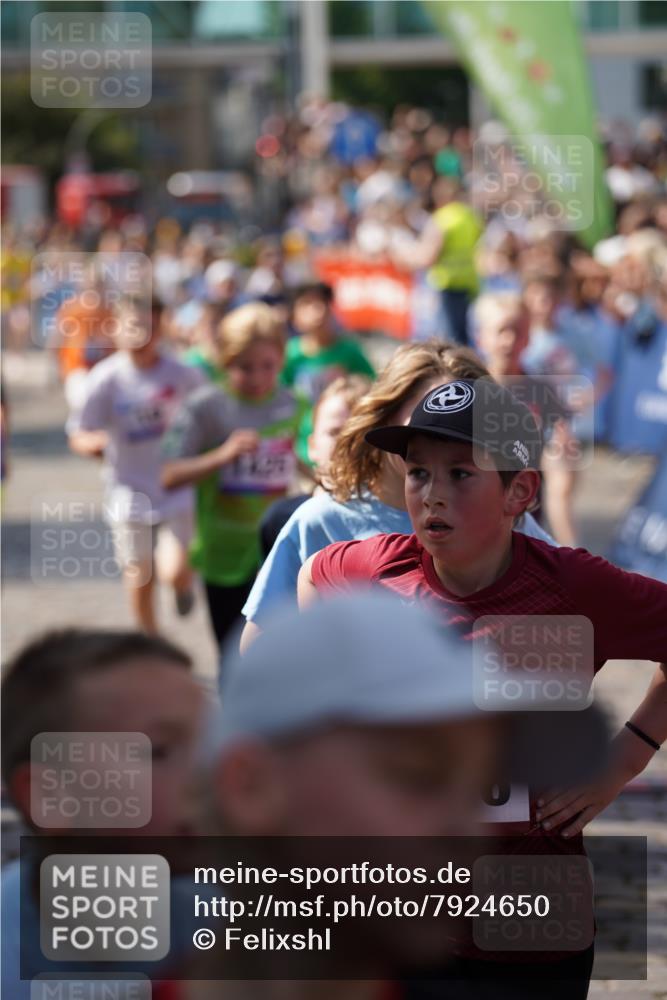13.06.2025 - Holstenköstenlauf Felixshl http://msf.ph/oto/7924650 13.06.2025 16:21:10 Laufen 8, 19, 54, 156, 335, 349, 350, 352, 361, 492, 722, 743, 749, 882, 884, 1003, 1061, 1075, 1275, 1330, 1416, 1425 meine-sportfotos.de