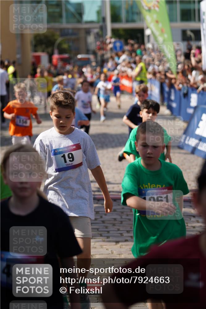 13.06.2025 - Holstenköstenlauf Felixshl http://msf.ph/oto/7924663 13.06.2025 16:21:14 Laufen 8, 19, 54, 156, 335, 349, 350, 361, 362, 477, 485, 557, 613, 617, 743, 749, 882, 884, 893, 990, 1003, 1061, 1075, 1139, 1176, 1330, 1425 meine-sportfotos.de