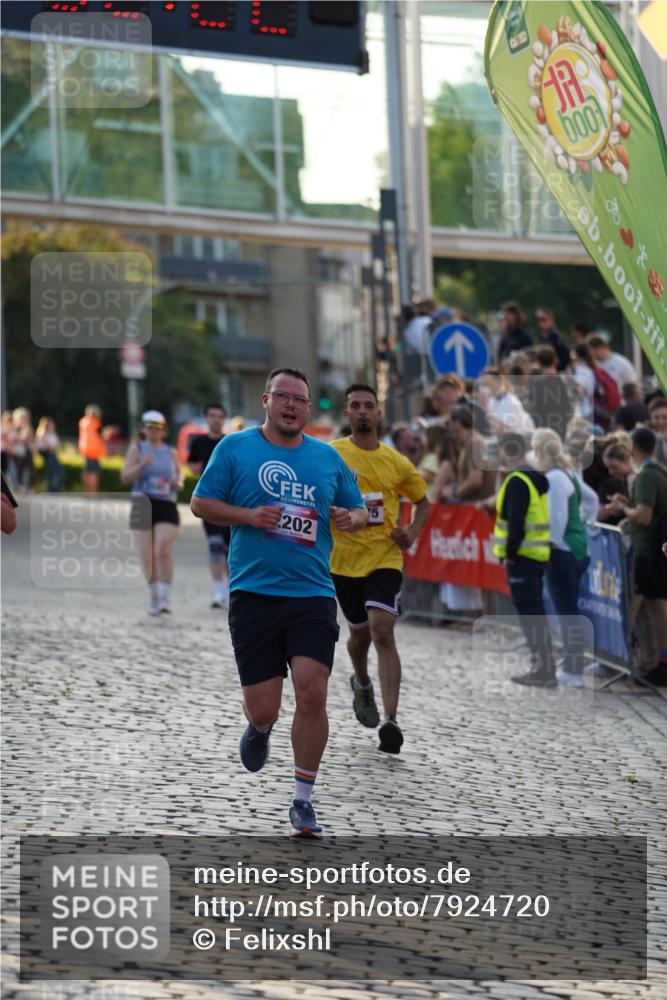 13.06.2025 - Holstenköstenlauf Felixshl http://msf.ph/oto/7924720 13.06.2025 20:02:21 Laufen 2202, 2349, 3075 meine-sportfotos.de