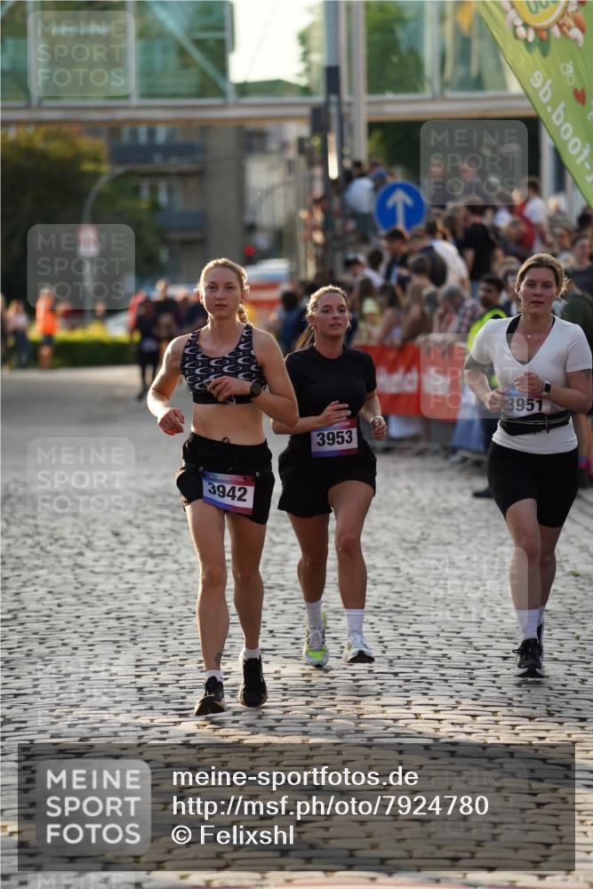 13.06.2025 - Holstenköstenlauf Felixshl http://msf.ph/oto/7924780 13.06.2025 20:02:57 Laufen 3942, 3951, 3953 meine-sportfotos.de