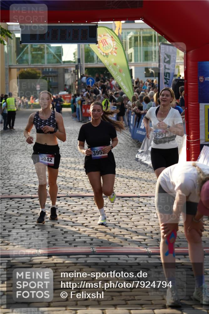 13.06.2025 - Holstenköstenlauf Felixshl http://msf.ph/oto/7924794 13.06.2025 20:02:59 Laufen 3942, 3951, 3953 meine-sportfotos.de