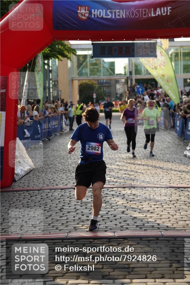 13.06.2025 - Holstenköstenlauf Felixshl http://msf.ph/oto/7924826 13.06.2025 20:03:17 Laufen 2299, 2305, 2982, 3067 meine-sportfotos.de
