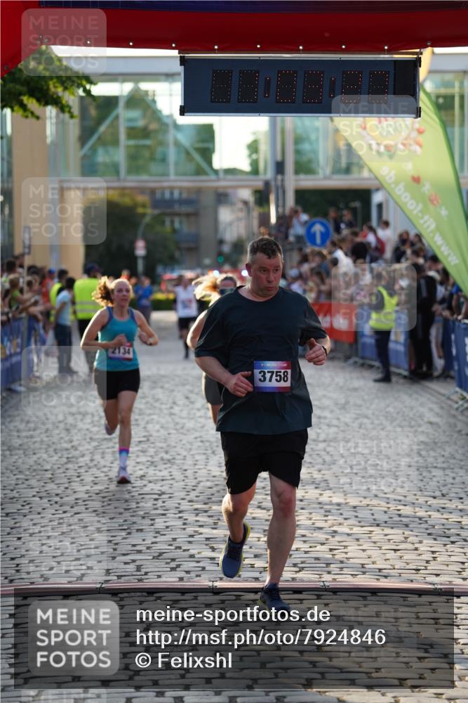 13.06.2025 - Holstenköstenlauf Felixshl http://msf.ph/oto/7924846 13.06.2025 20:03:27 Laufen 2132, 2134, 3067, 3758 meine-sportfotos.de