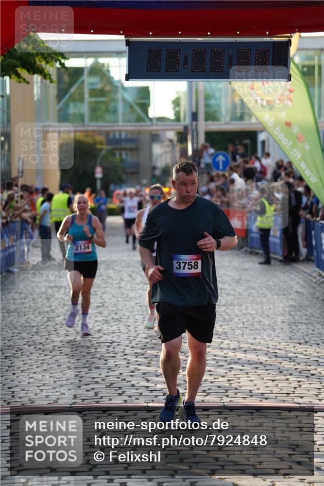 13.06.2025 - Holstenköstenlauf Felixshl http://msf.ph/oto/7924848 13.06.2025 20:03:27 Laufen 2132, 2134, 3067, 3758 meine-sportfotos.de