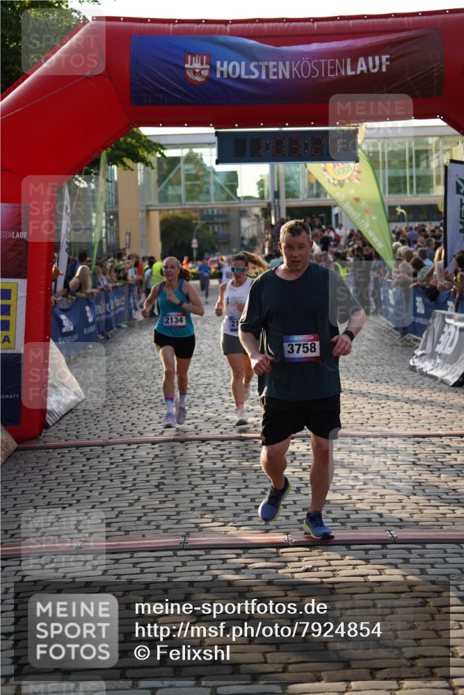 13.06.2025 - Holstenköstenlauf Felixshl http://msf.ph/oto/7924854 13.06.2025 20:03:28 Laufen 2132, 2134, 3067, 3758 meine-sportfotos.de
