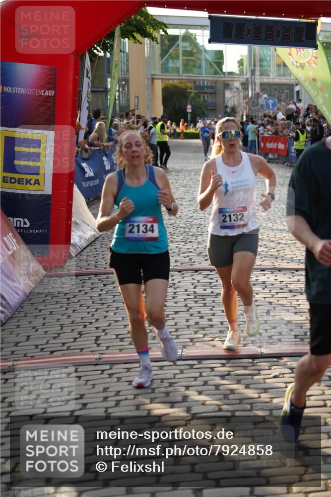 13.06.2025 - Holstenköstenlauf Felixshl http://msf.ph/oto/7924858 13.06.2025 20:03:30 Laufen 2051, 2132, 2134, 3696, 3758 meine-sportfotos.de