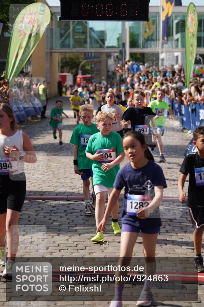 13.06.2025 - Holstenköstenlauf Felixshl http://msf.ph/oto/7924863 13.06.2025 16:21:52 Laufen 104, 111, 120, 472, 475, 493, 620, 623, 721, 753, 875, 894, 982, 1173, 1177, 1223, 1325, 1847 meine-sportfotos.de
