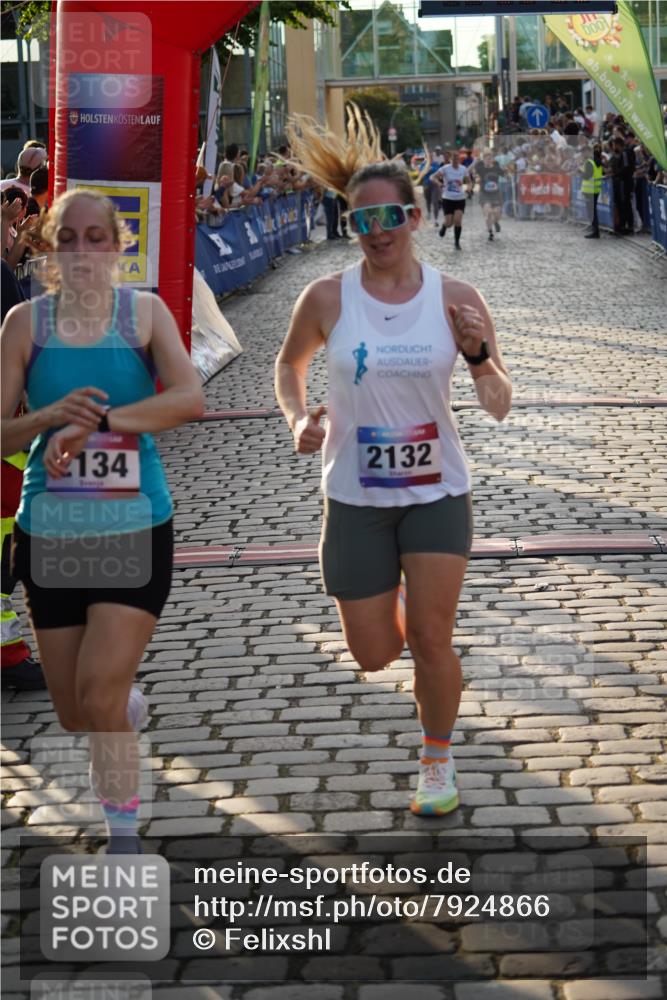 13.06.2025 - Holstenköstenlauf Felixshl http://msf.ph/oto/7924866 13.06.2025 20:03:31 Laufen 2051, 2132, 2134, 3696 meine-sportfotos.de