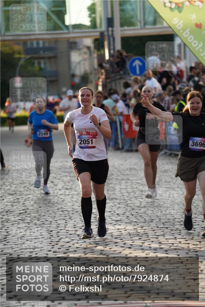 13.06.2025 - Holstenköstenlauf Felixshl http://msf.ph/oto/7924874 13.06.2025 20:03:36 Laufen 2051, 2245, 2549, 2570, 3696 meine-sportfotos.de