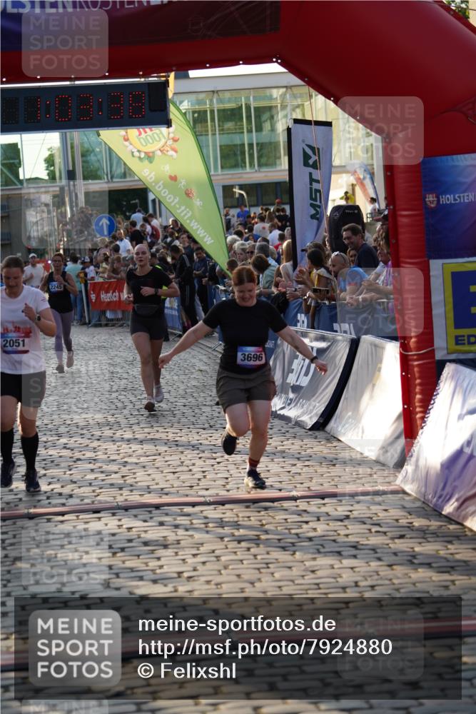 13.06.2025 - Holstenköstenlauf Felixshl http://msf.ph/oto/7924880 13.06.2025 20:03:37 Laufen 2051, 2245, 2549, 2570, 3696 meine-sportfotos.de