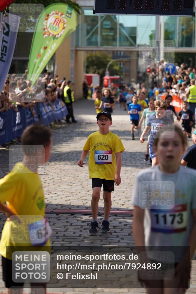 13.06.2025 - Holstenköstenlauf Felixshl http://msf.ph/oto/7924892 13.06.2025 16:21:58 Laufen 111, 475, 494, 620, 623, 624, 629, 721, 748, 875, 888, 982, 984, 1005, 1173, 1177, 1325, 1819, 1829 meine-sportfotos.de