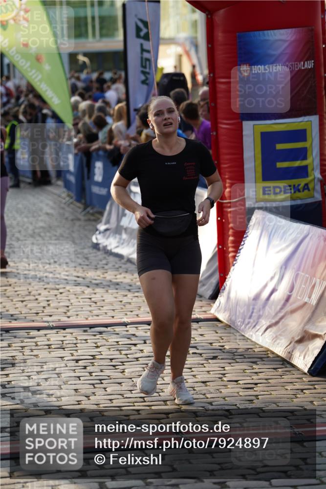 13.06.2025 - Holstenköstenlauf Felixshl http://msf.ph/oto/7924897 13.06.2025 20:03:41 Laufen 2051, 2245, 2549, 2570, 3696, 3932 meine-sportfotos.de